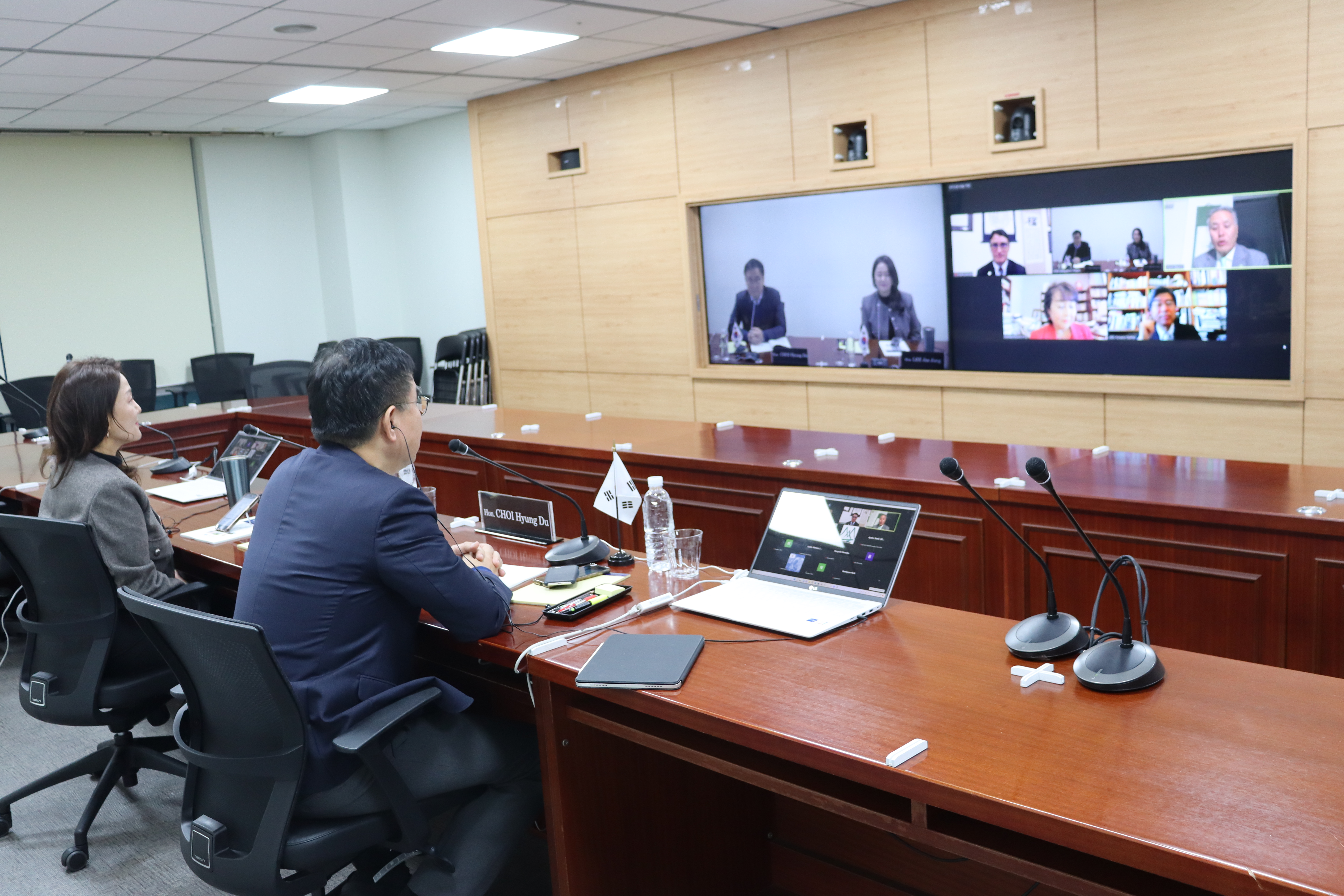 National Assembly holds the 34th Korea-U.S.-Japan TLEP via video conference 관련사진 3 보기